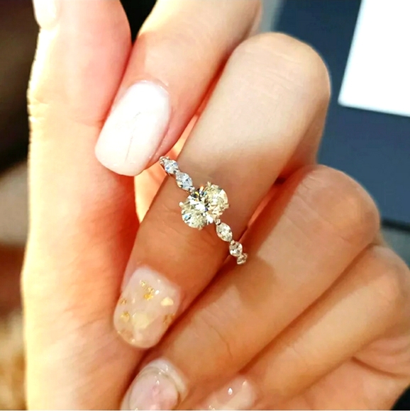 New Elegant White Sapphire Wedding Ring - Picture 4 of 6